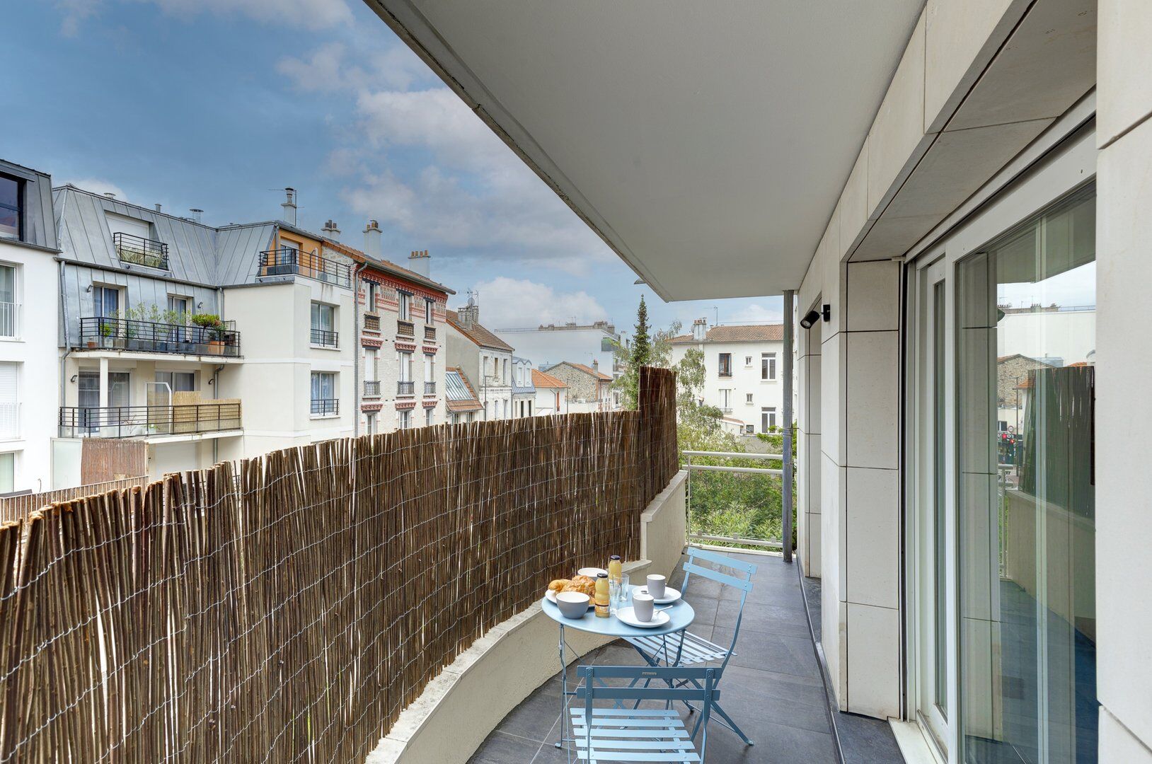 Balcon balcon suite dolce vita paris location appartement paris