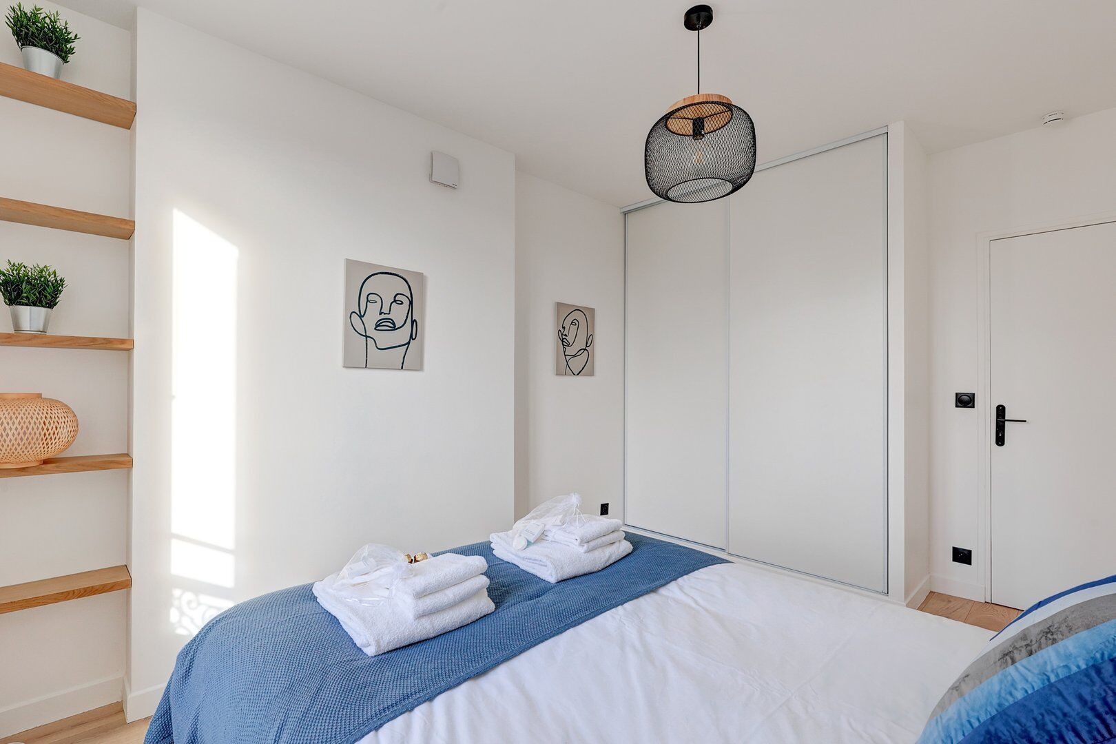 Chambre chambre suite modern art paris location appartement paris