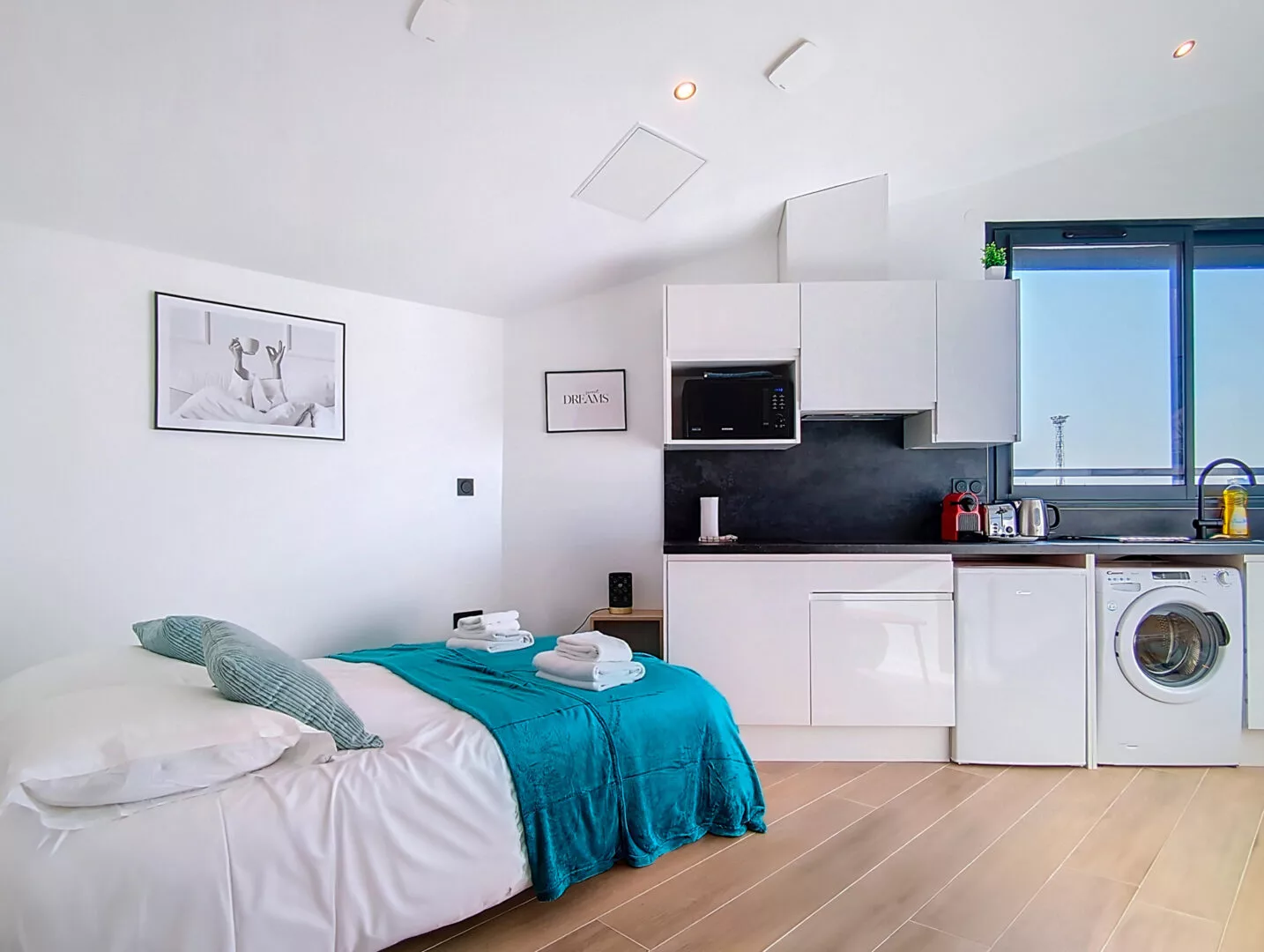 studio lit cuisine equipements location appartement court et long sejour argenteuil Studio moderne avec lit et cuisine équipée.